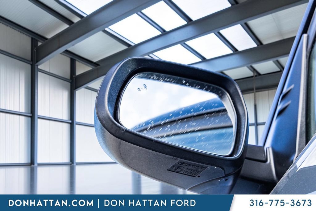 Used 2025 Hyundai Venue SEL FWD image 33