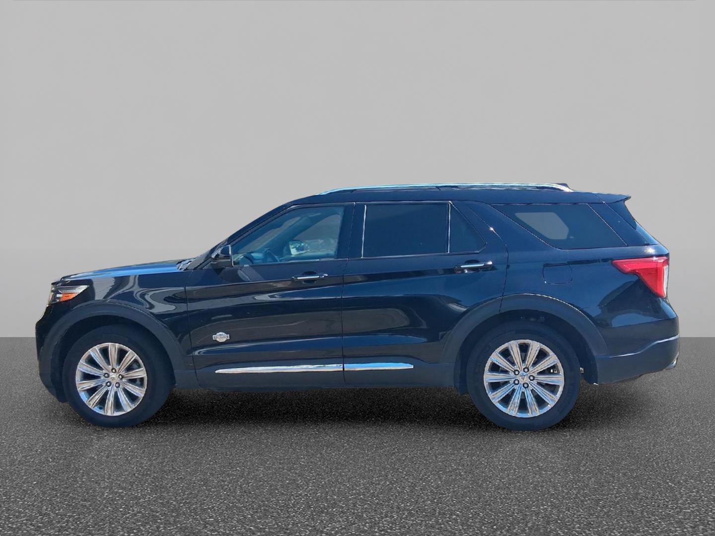 Certified 2022 Ford Explorer King Ranch w/ Premium Technology Package AWD/4WD image 4