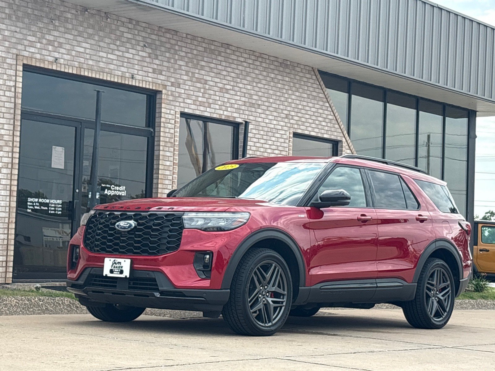 Certified 2025 Ford Explorer ST-Line w/ Premium Package AWD/4WD image 1
