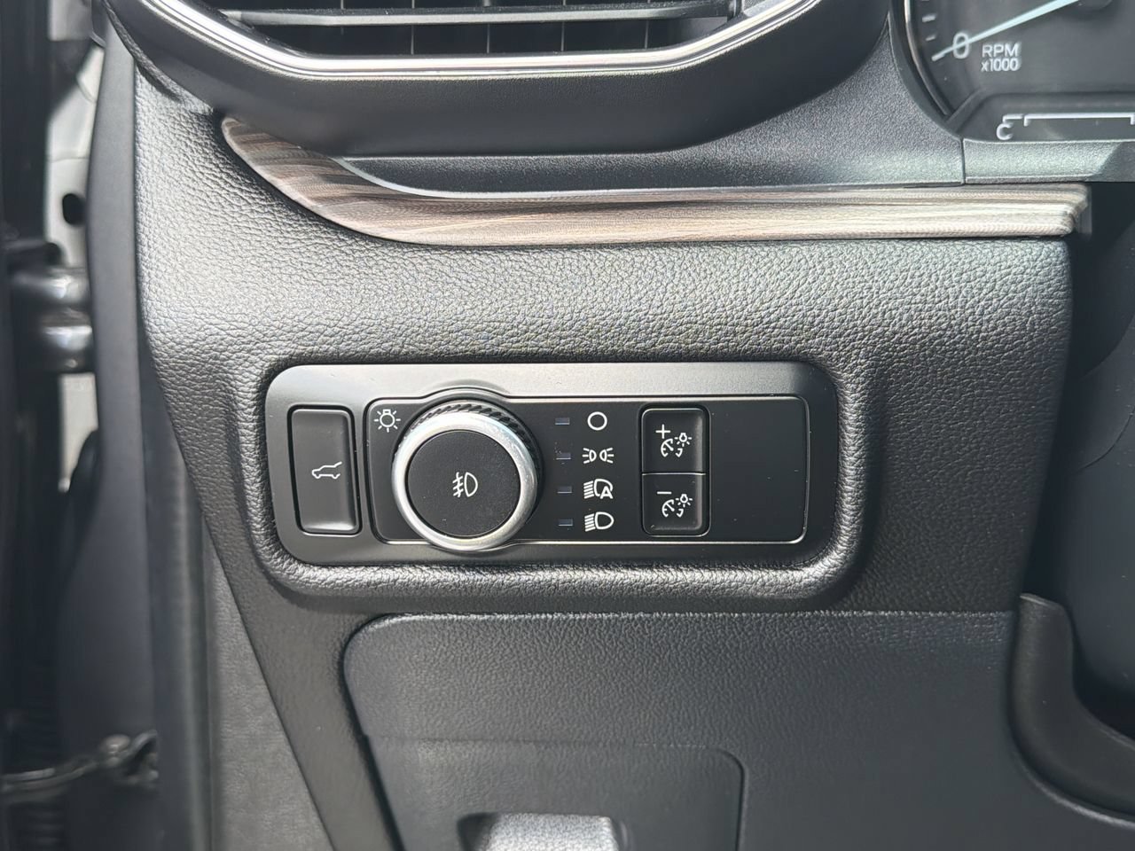 Certified 2023 Ford Explorer Limited w/ Limited Technology Package RWD image 29