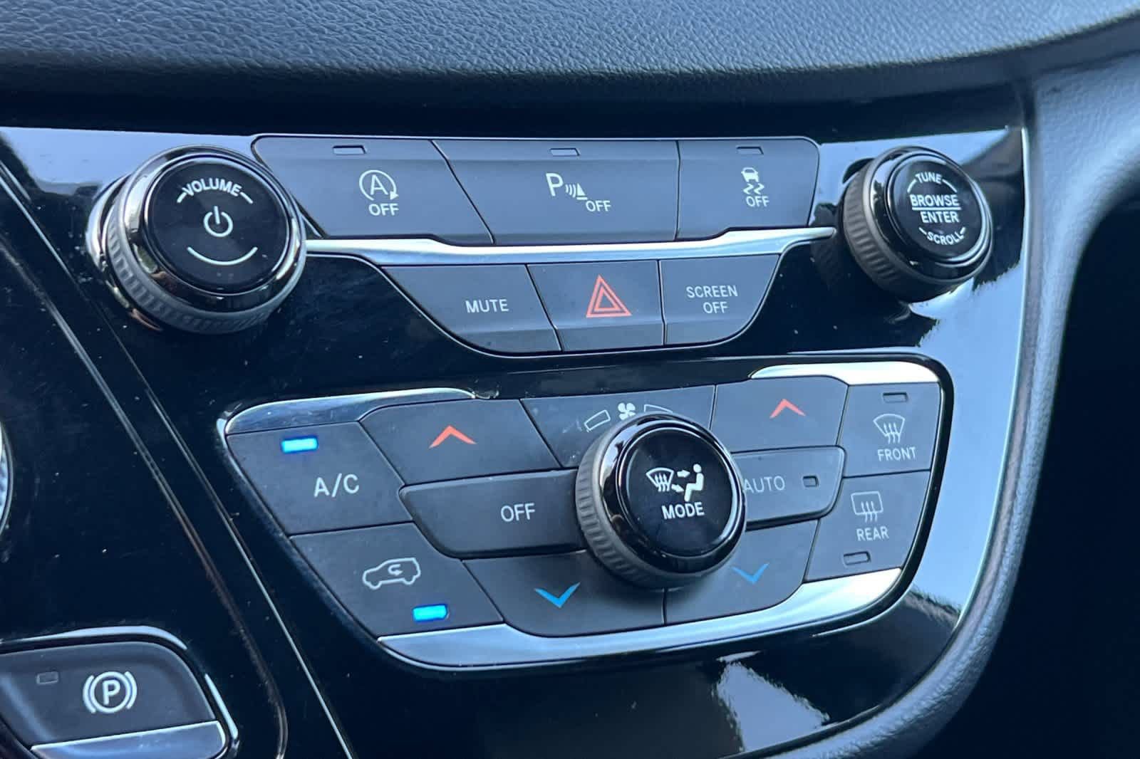 Used 2020 Chrysler Pacifica Touring-L Plus w/ S Appearance Package FWD image 23