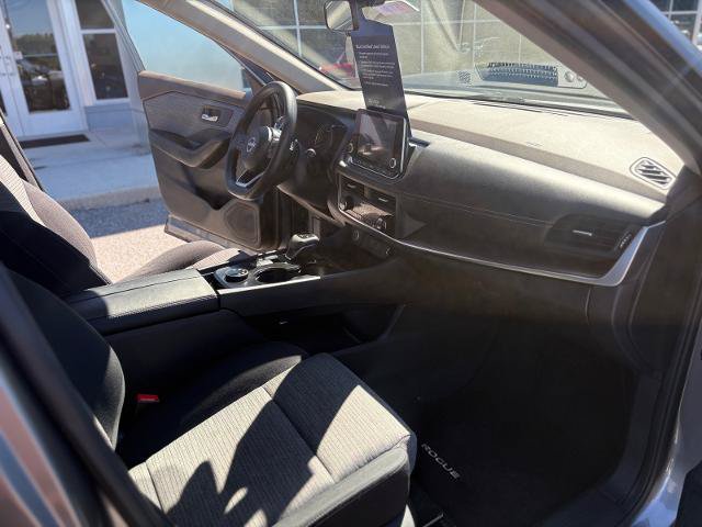 Used 2023 Nissan Rogue SV AWD/4WD image 13