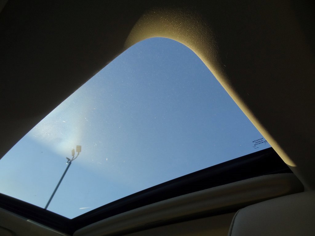 Used 2018 Toyota Avalon Limited image 15