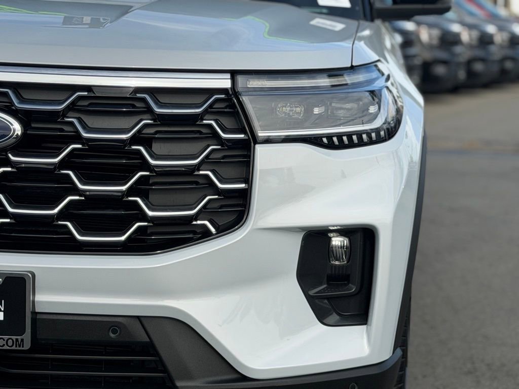 Certified 2025 Ford Explorer Platinum w/ LUX Leather Package image 7