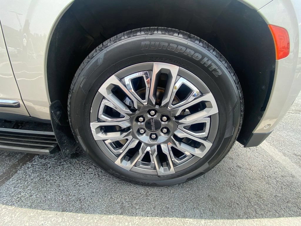 Used 2023 GMC Yukon XL Denali Ultimate AWD/4WD image 32