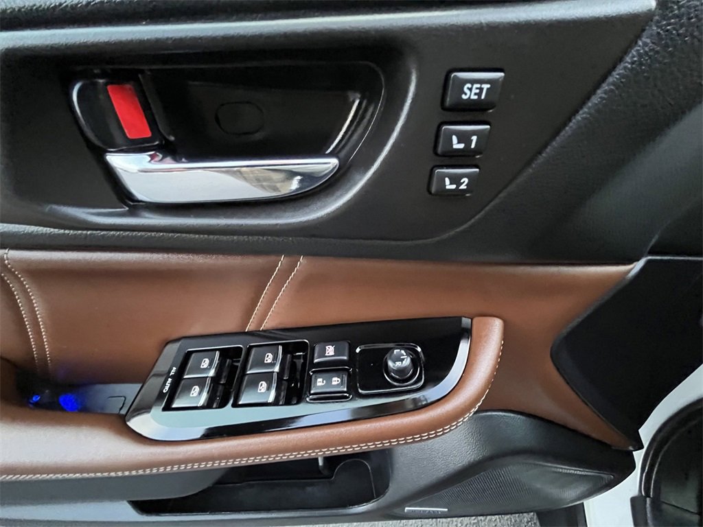 Used 2018 Subaru Outback 2.5i Touring image 19