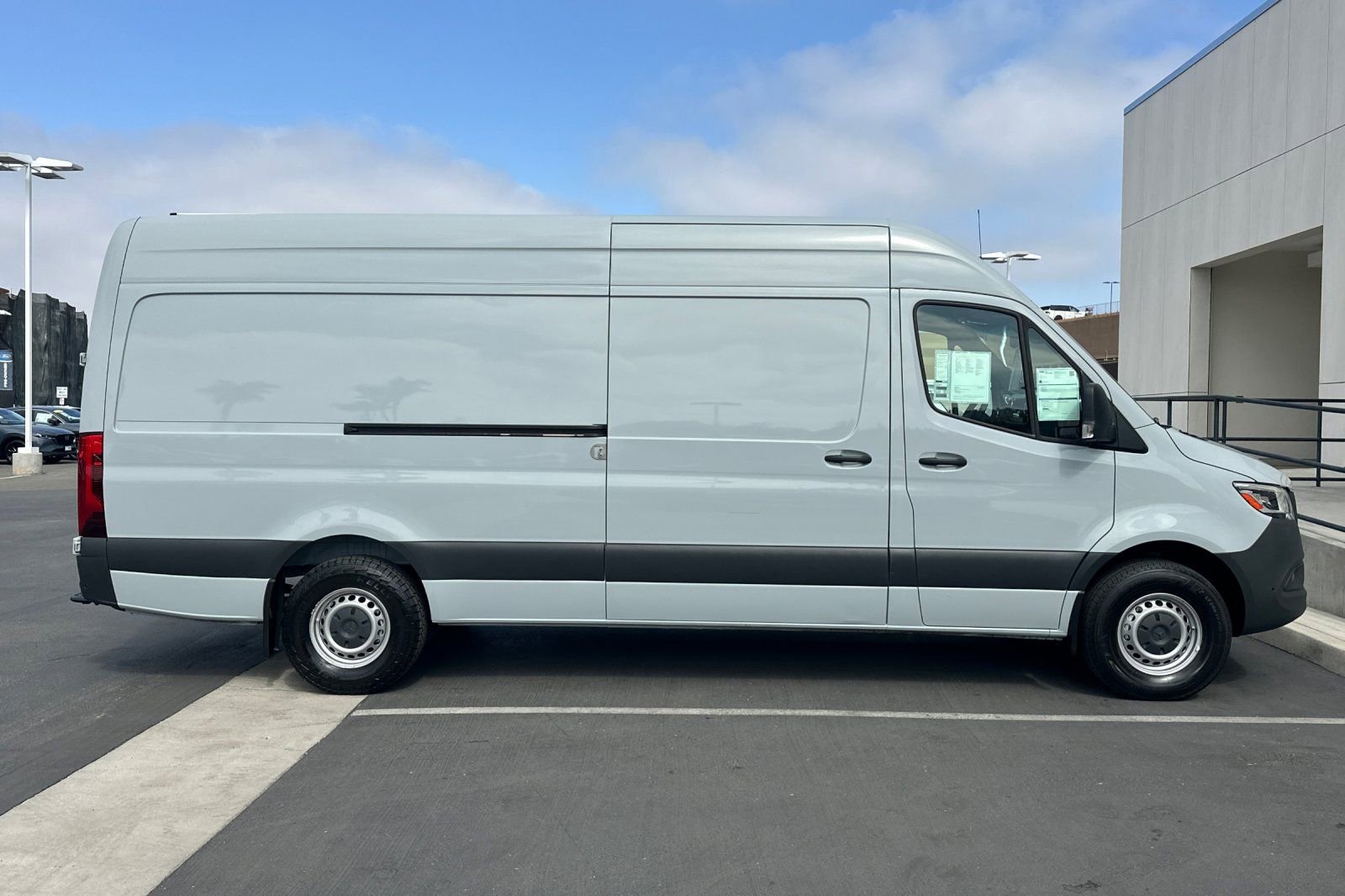 Used 2023 Mercedes-Benz Sprinter 2500 image 2