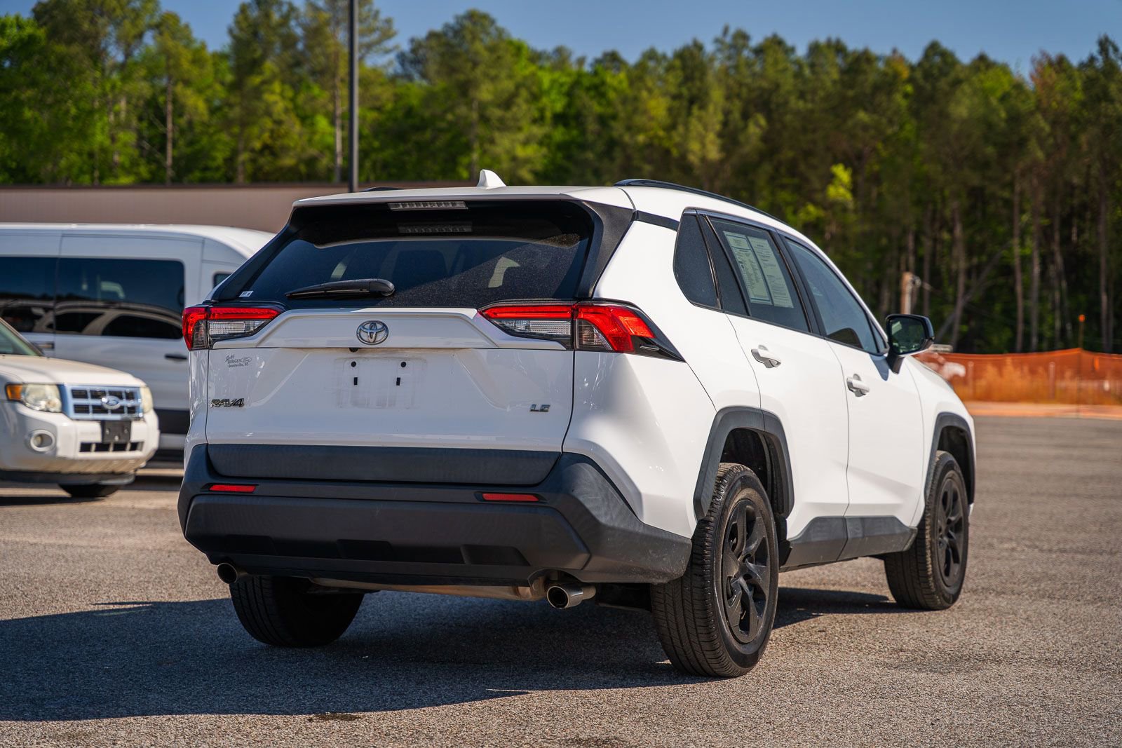 Used 2020 Toyota RAV4 LE FWD image 5