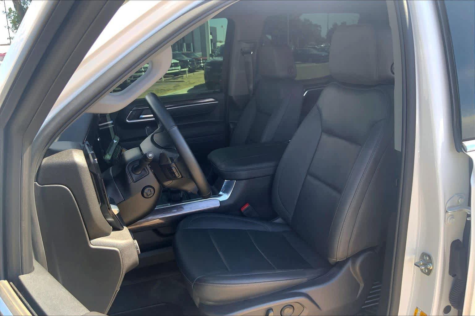Used 2025 Chevrolet Silverado 1500 LTZ AWD/4WD image 8