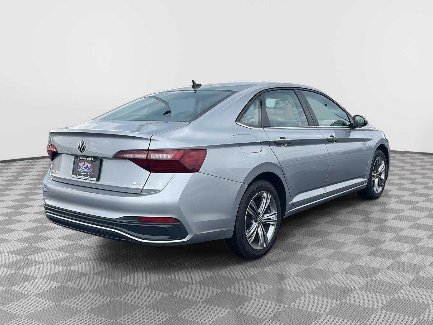 Used 2024 Volkswagen Jetta SE image 5