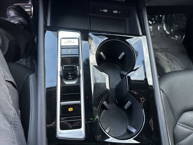 Used 2024 Volkswagen Atlas Peak Edition SE AWD/4WD image 25