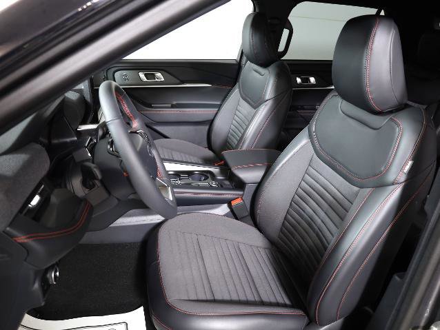 Certified 2025 Ford Explorer ST-Line image 8