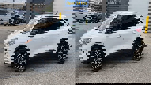 Certified 2021 Ford Escape SE w/ SE Sport Appearance Package image 6