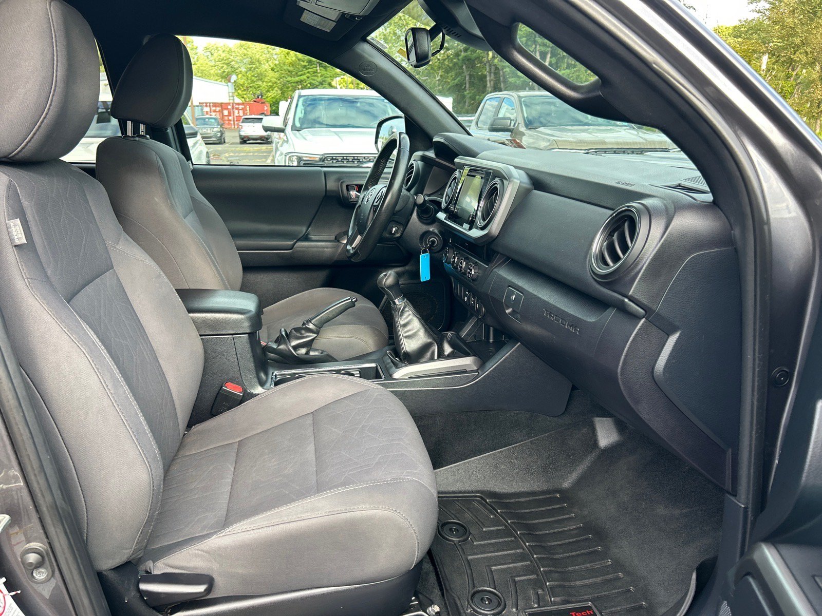 Used 2018 Toyota Tacoma TRD Sport AWD/4WD image 17