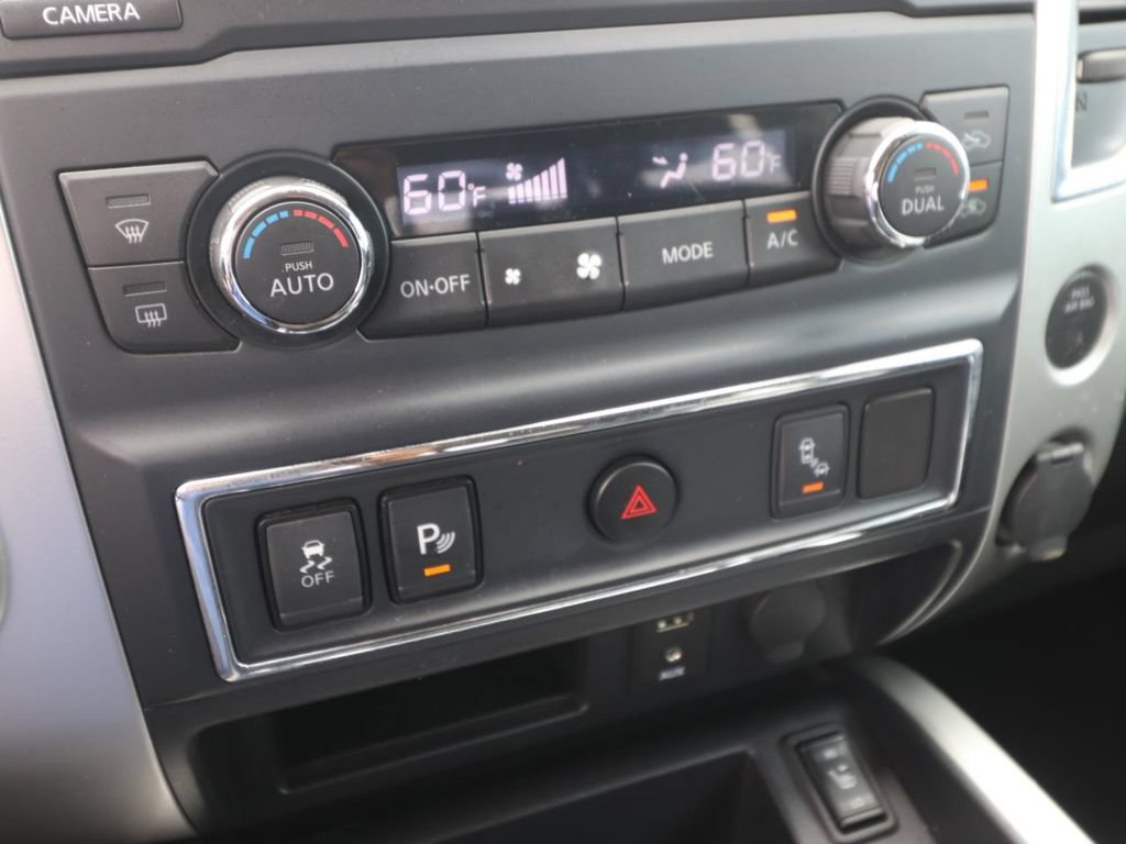 Used 2017 Nissan Titan SL RWD image 23