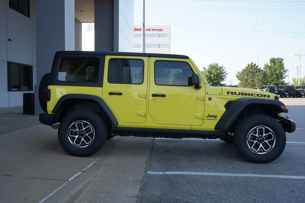 Used 2024 Jeep Wrangler Unlimited Rubicon AWD/4WD image 9