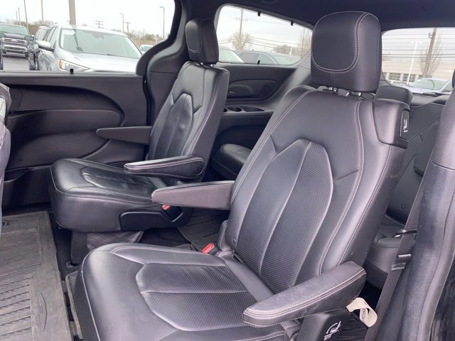 Used 2018 Chrysler Pacifica Touring-L Plus image 22