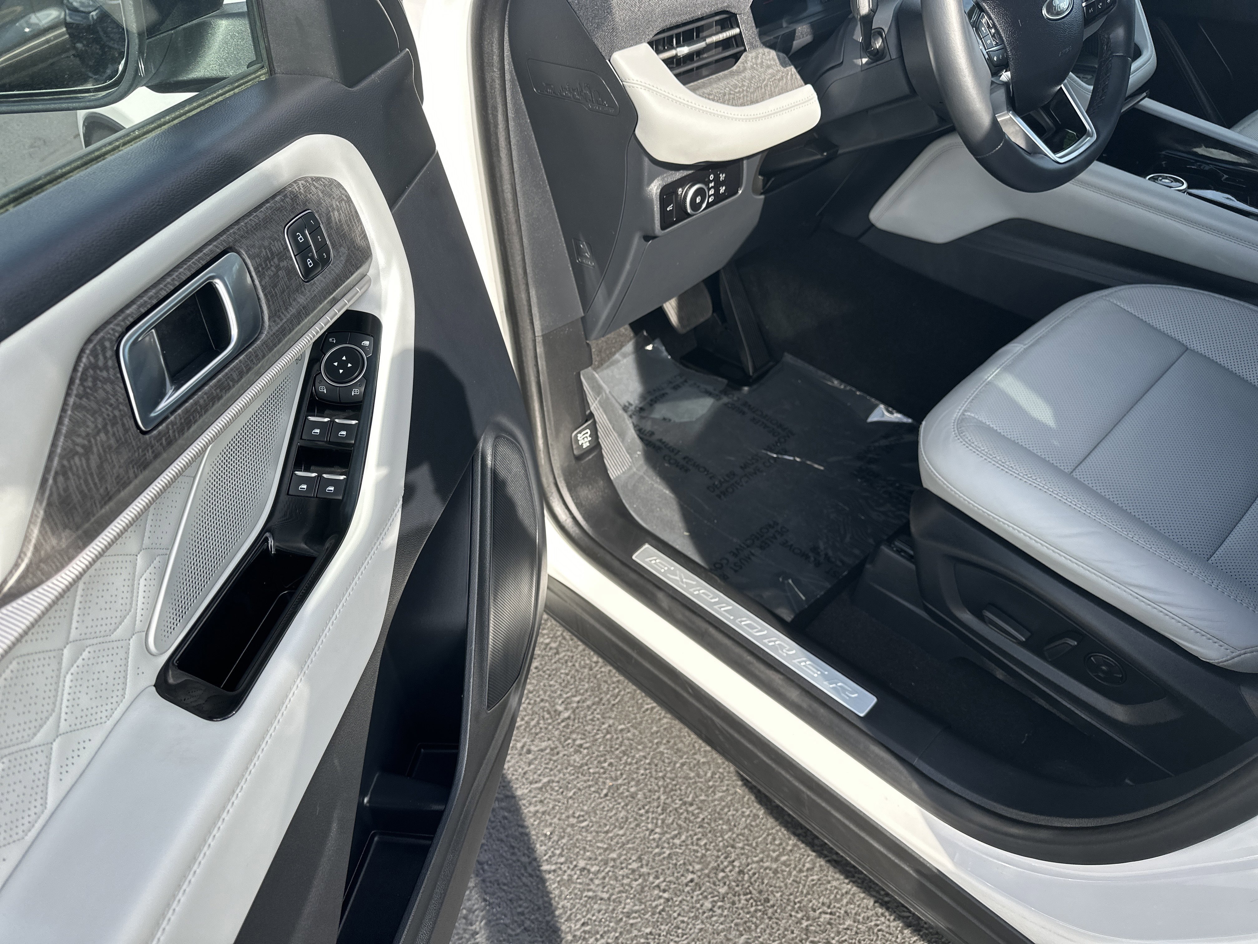 Certified 2025 Ford Explorer Platinum w/ Ultimate Package image 11