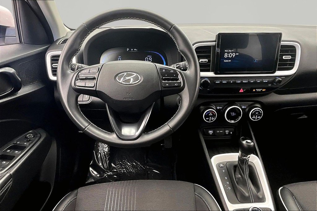 Used 2024 Hyundai Venue Limited FWD image 5
