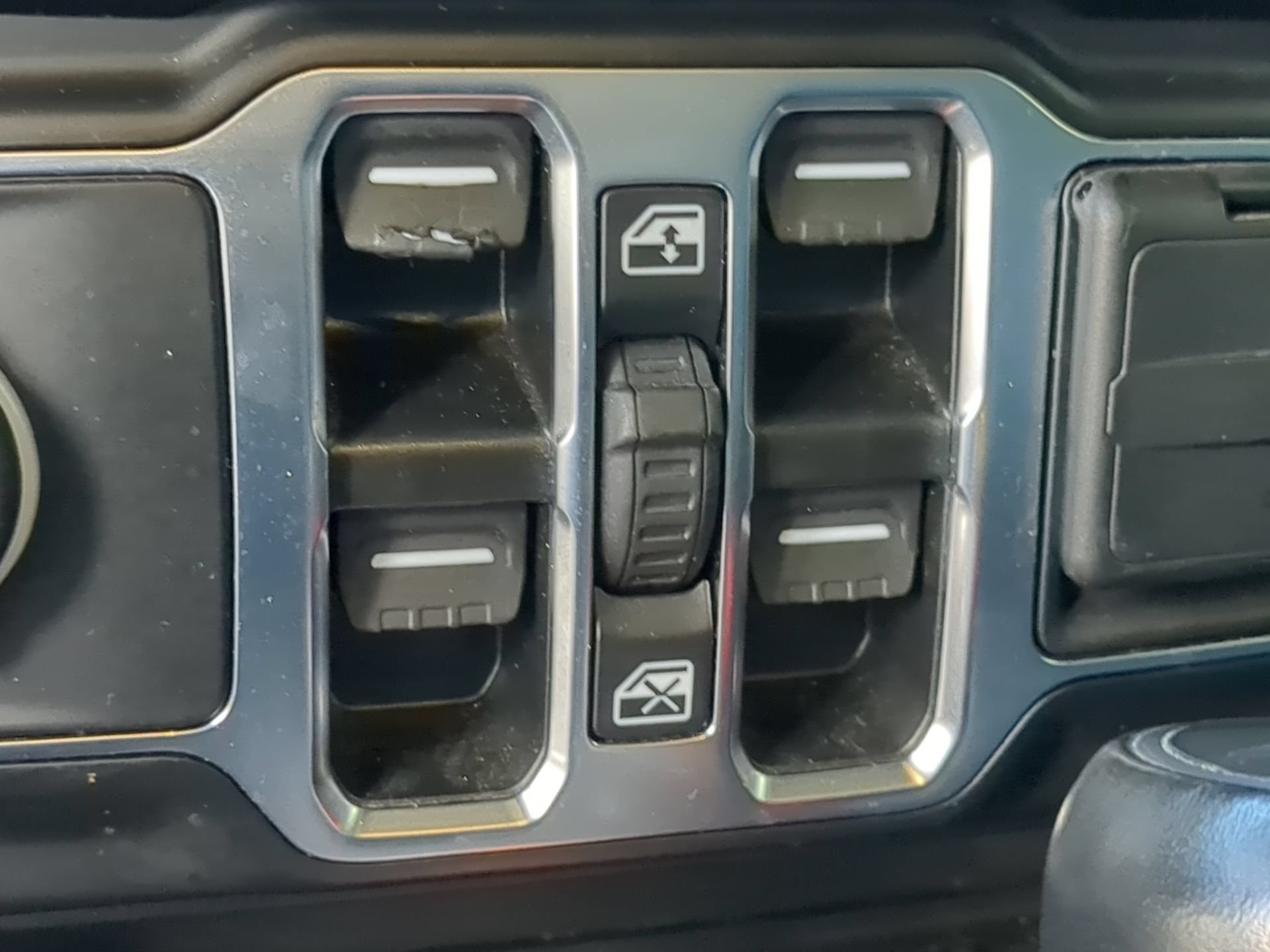 Used 2022 Jeep Gladiator Overland AWD/4WD image 54