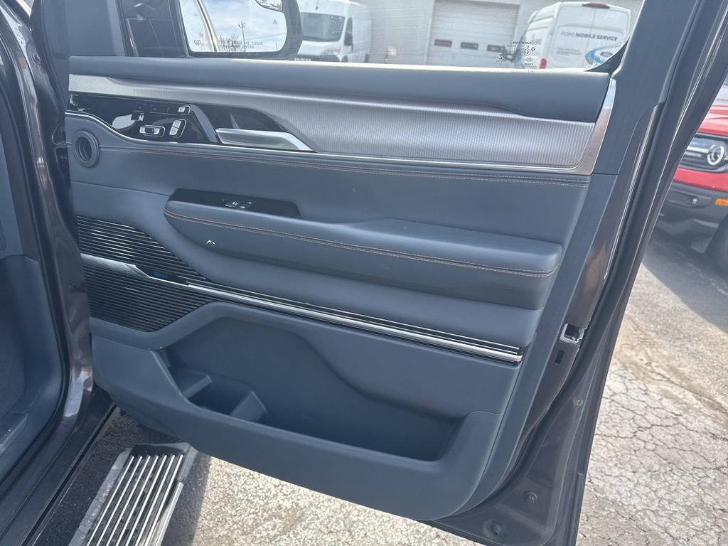 Used 2022 Jeep Grand Wagoneer Series III w/ Rear Seat Video Group 1 image 39