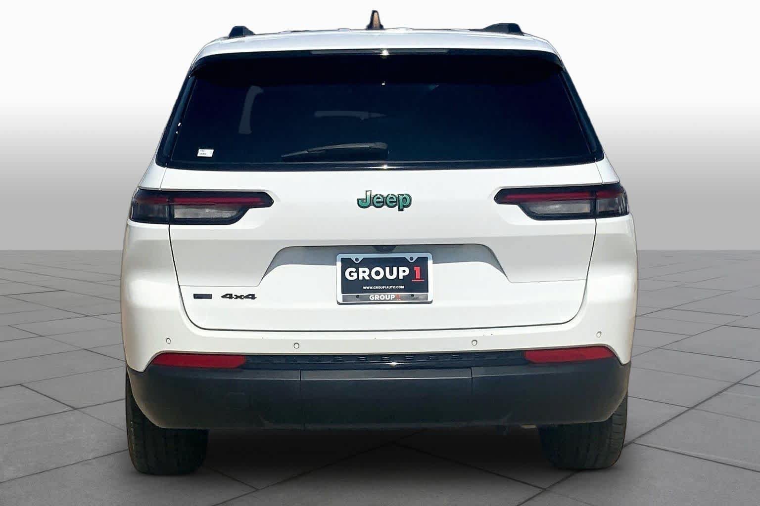 Used 2023 Jeep Grand Cherokee L Laredo AWD/4WD image 5