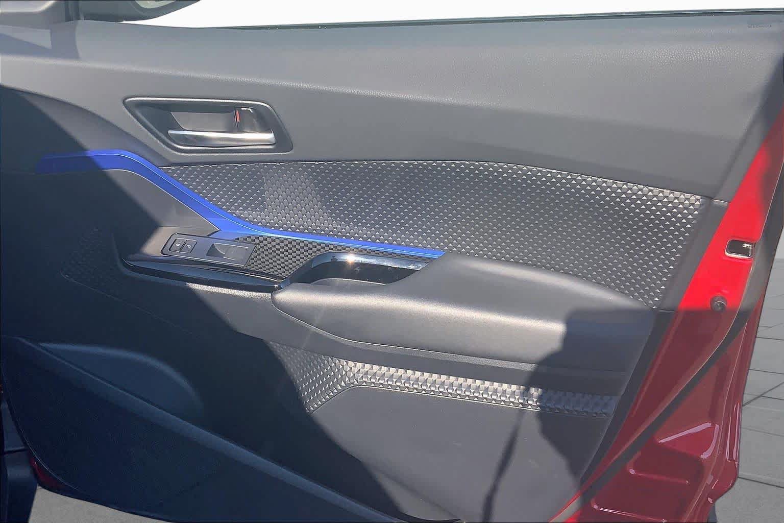 Used 2022 Toyota C-HR XLE FWD image 22