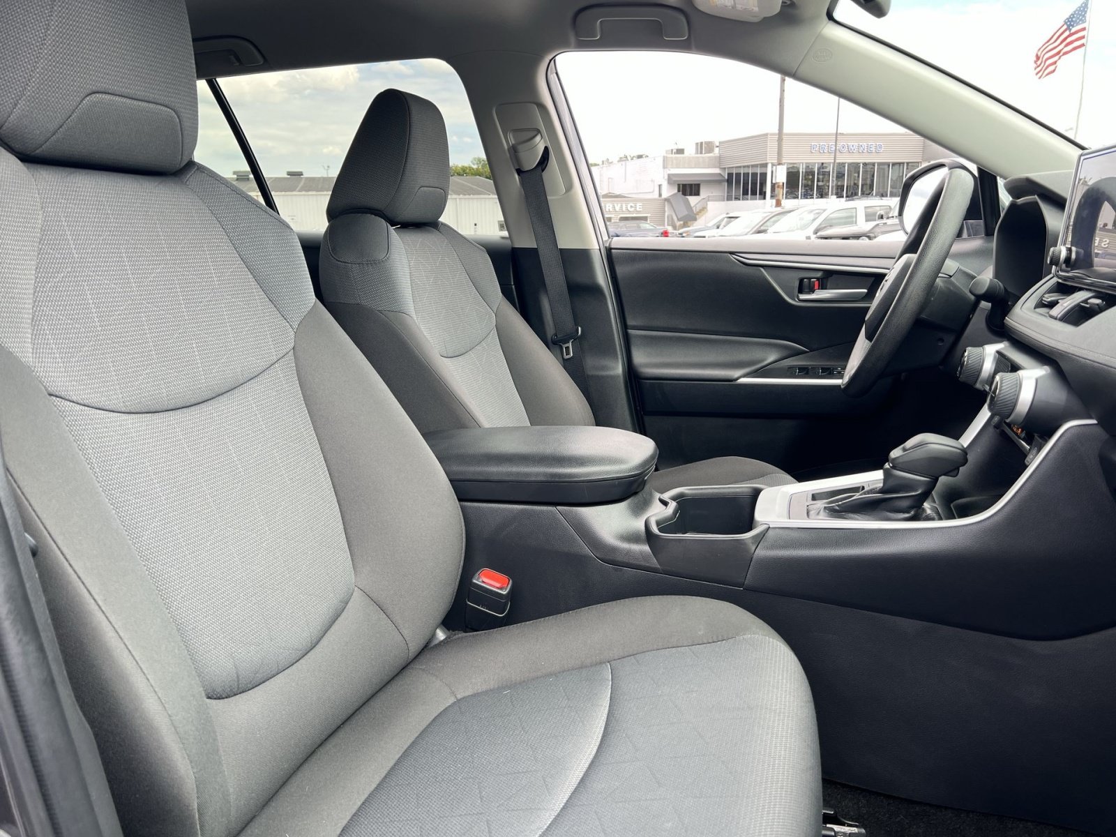 Used 2025 Toyota RAV4 XLE FWD image 25