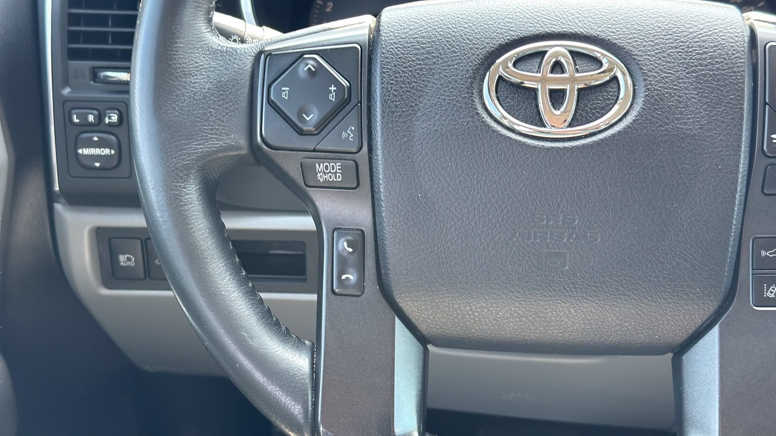 Used 2021 Toyota Sequoia Limited w/ Safety & Convenience Package AWD/4WD image 16