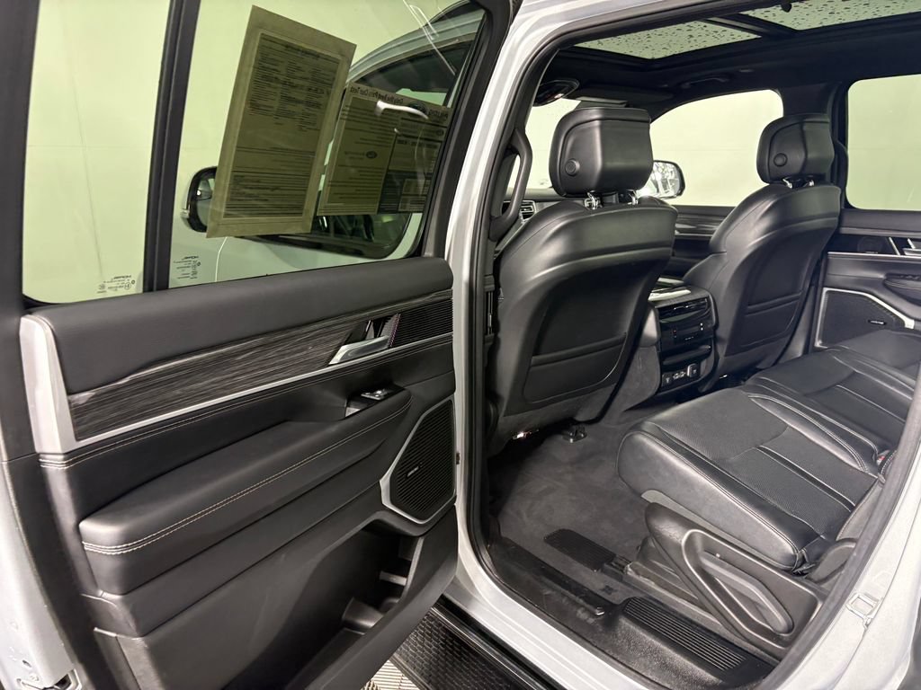 Used 2022 Jeep Wagoneer Series II w/ Premium Group I AWD/4WD image 28