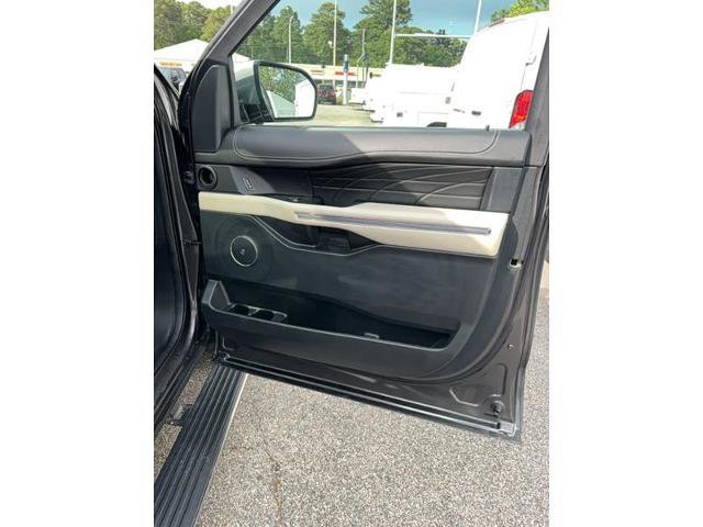 Certified 2021 Ford Expedition Platinum RWD image 5