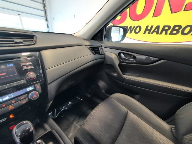 Used 2017 Nissan Rogue SV AWD/4WD image 26