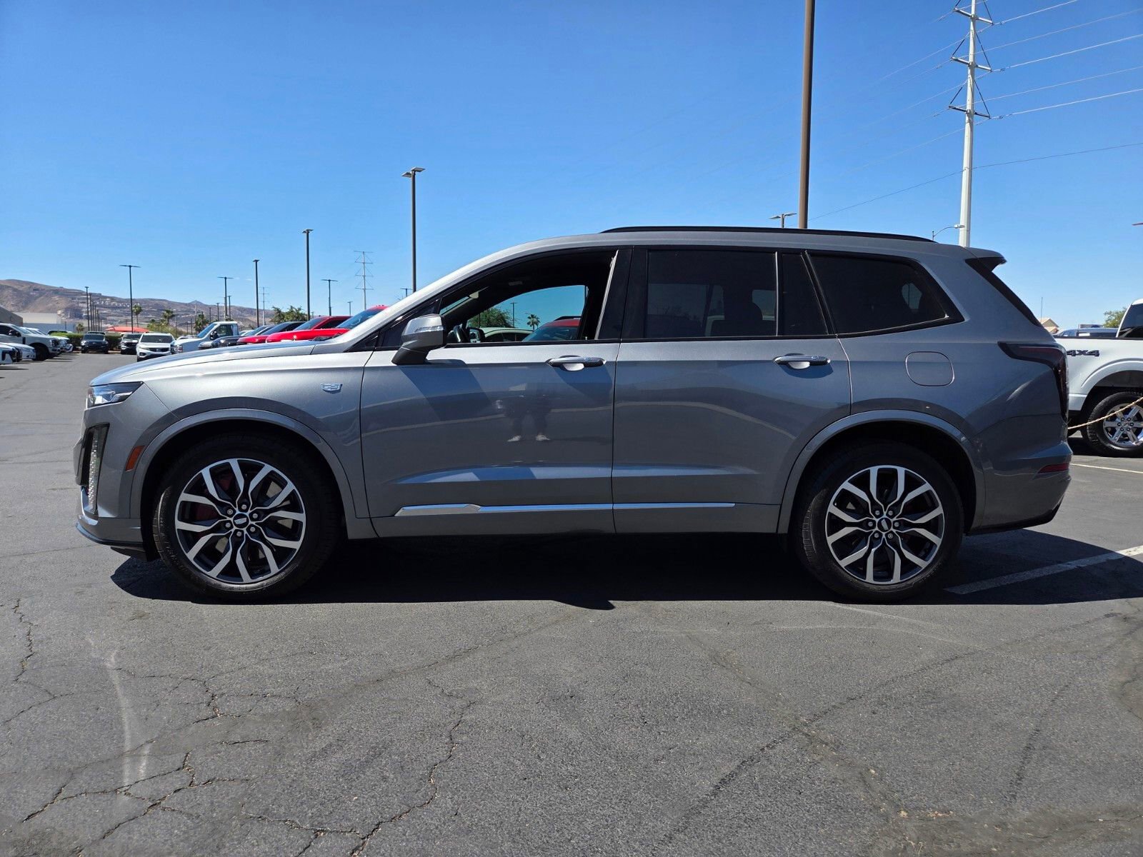 Used 2022 Cadillac XT6 Sport w/ LPO, Premium Carpet Package AWD/4WD image 3