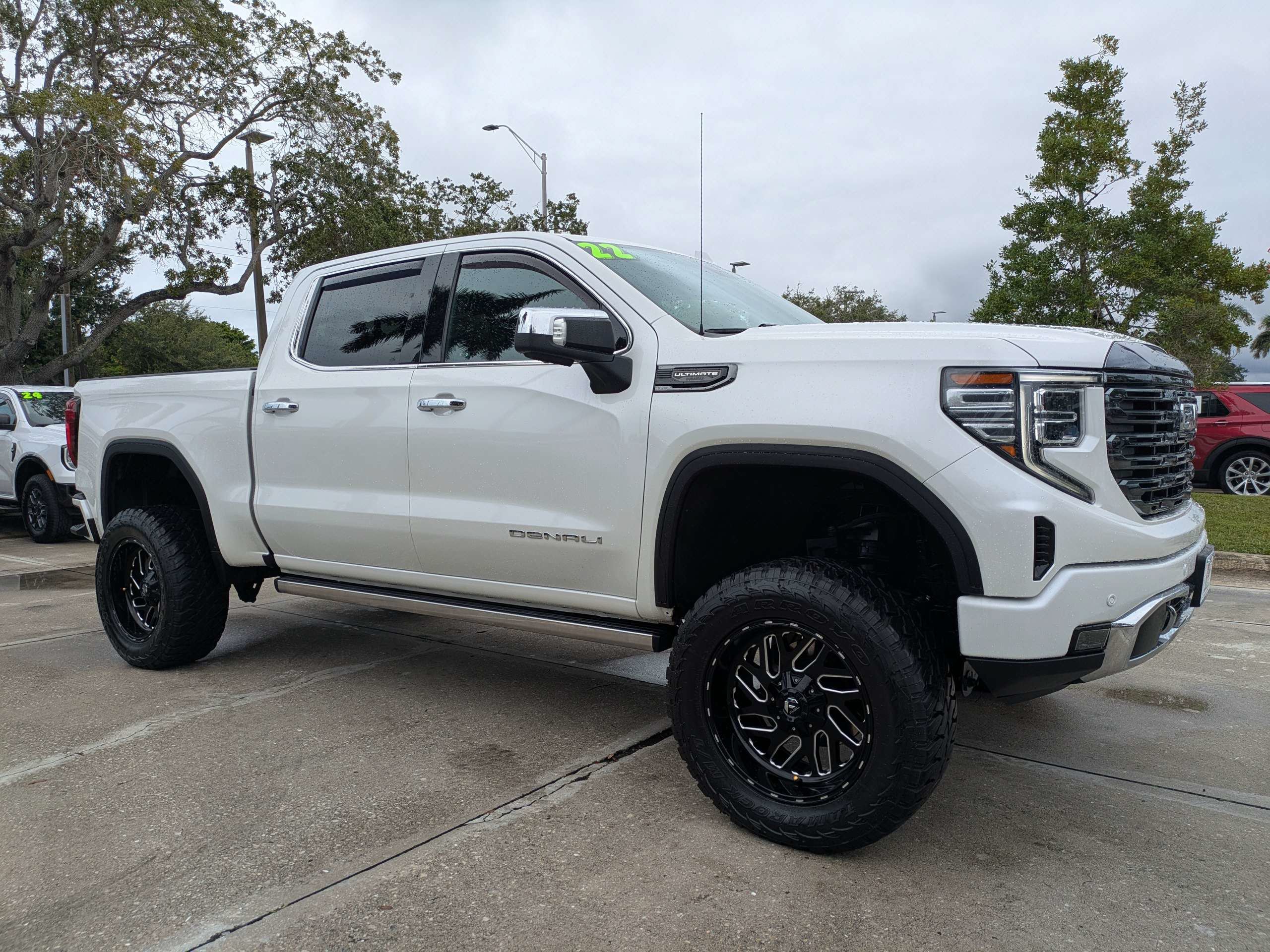 Used 2022 GMC Sierra 1500 Denali Ultimate AWD/4WD image 2