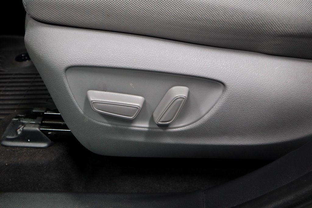 Used 2023 Toyota Highlander LE image 24