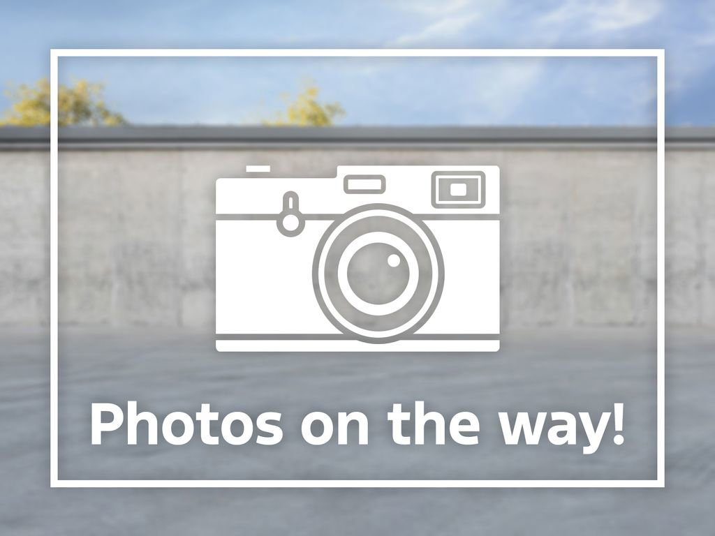 Used 2023 Chevrolet Traverse Premier image 1