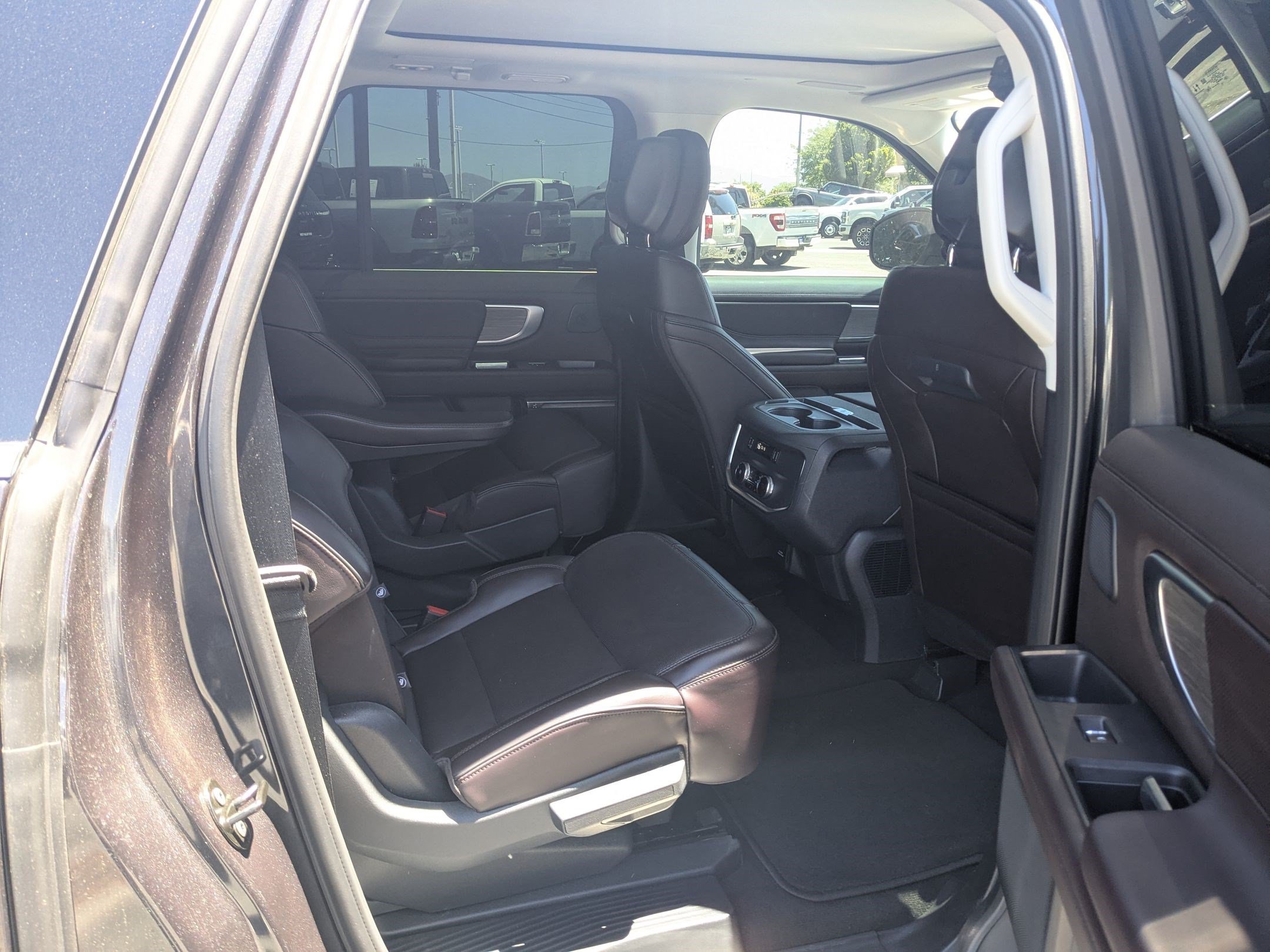 Certified 2026 Ford Expedition Max Platinum w/ Platinum Ultimate Package AWD/4WD image 34