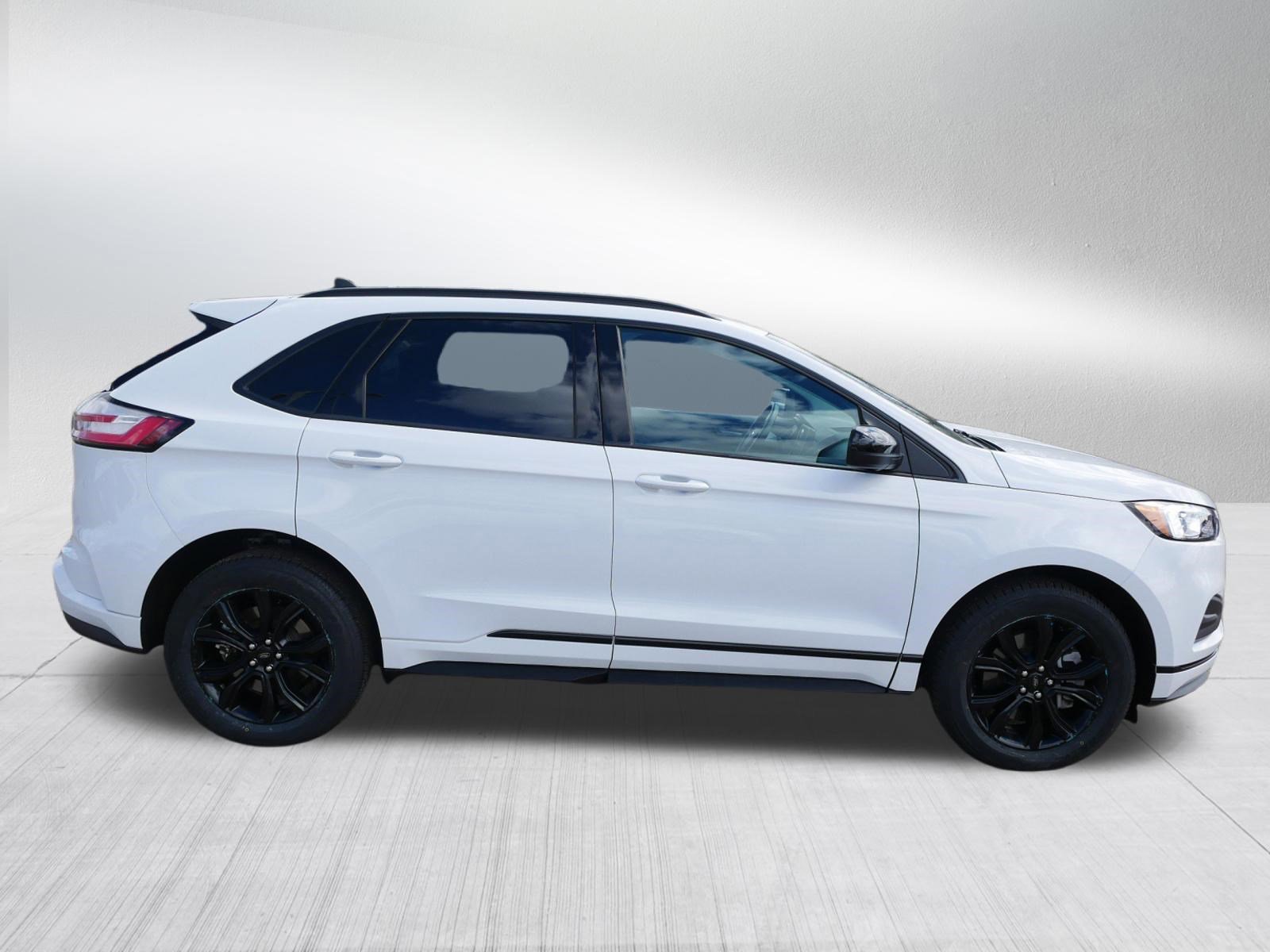 Certified 2022 Ford Edge SE w/ Black Appearance Package AWD/4WD image 8