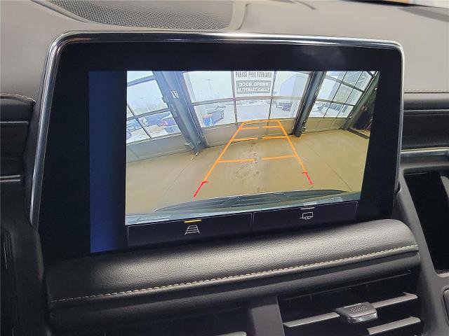 Used 2023 Chevrolet Suburban Premier image 17