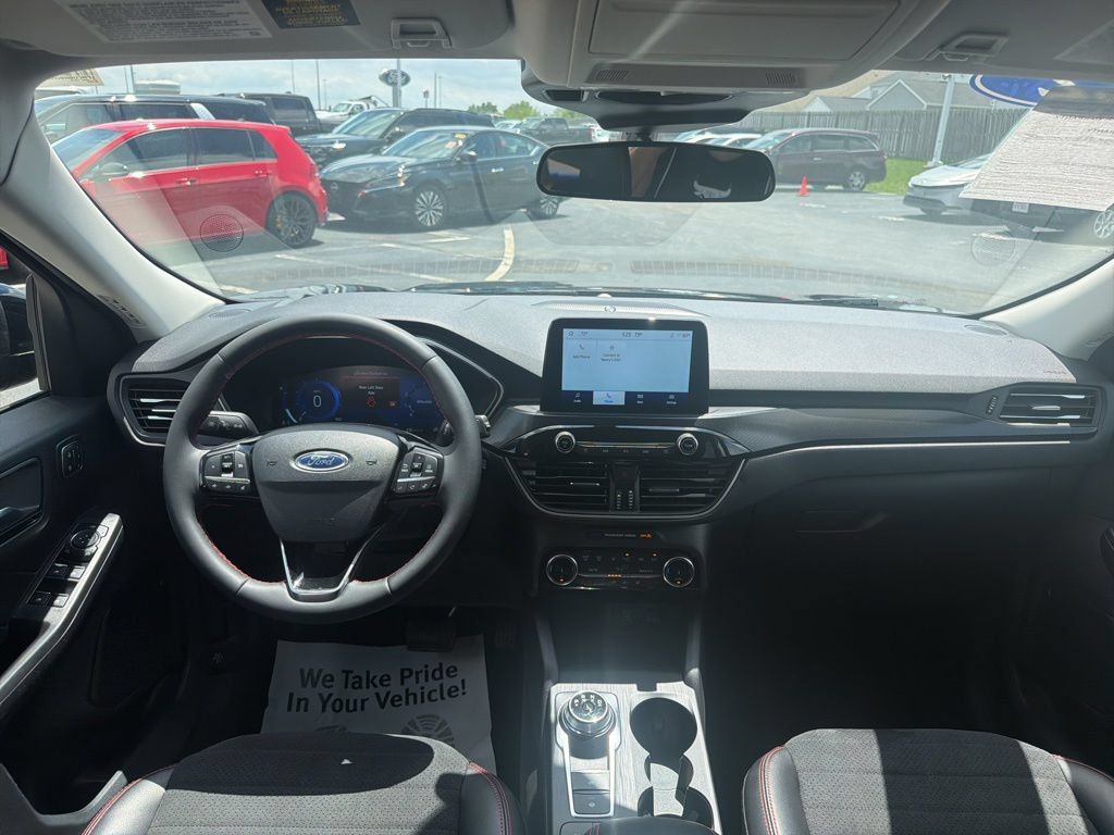 Certified 2022 Ford Escape SEL w/ SEL Stealth AWD Package image 18