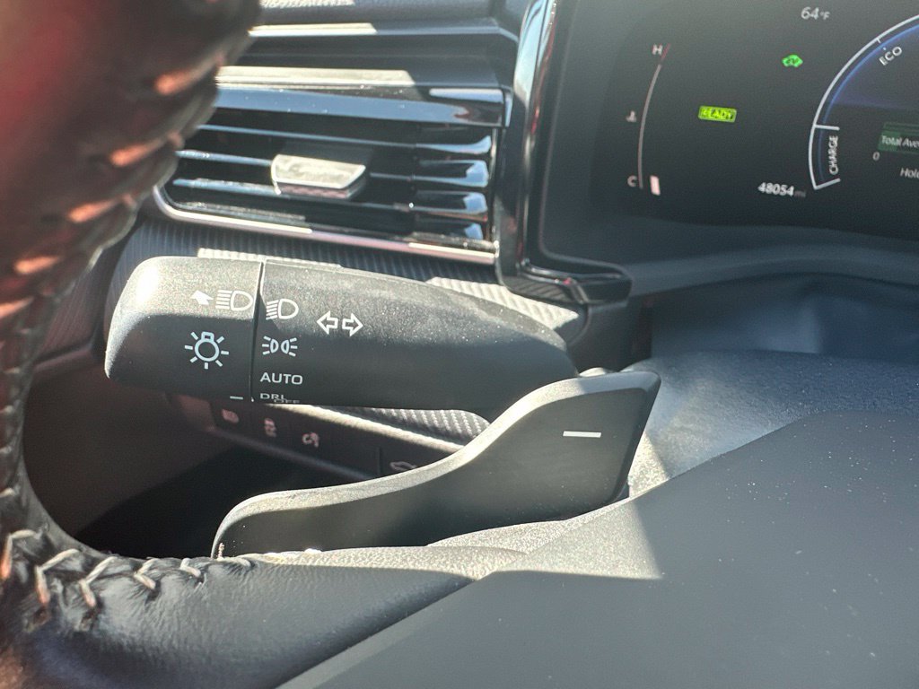 Used 2025 Toyota Camry SE FWD image 40