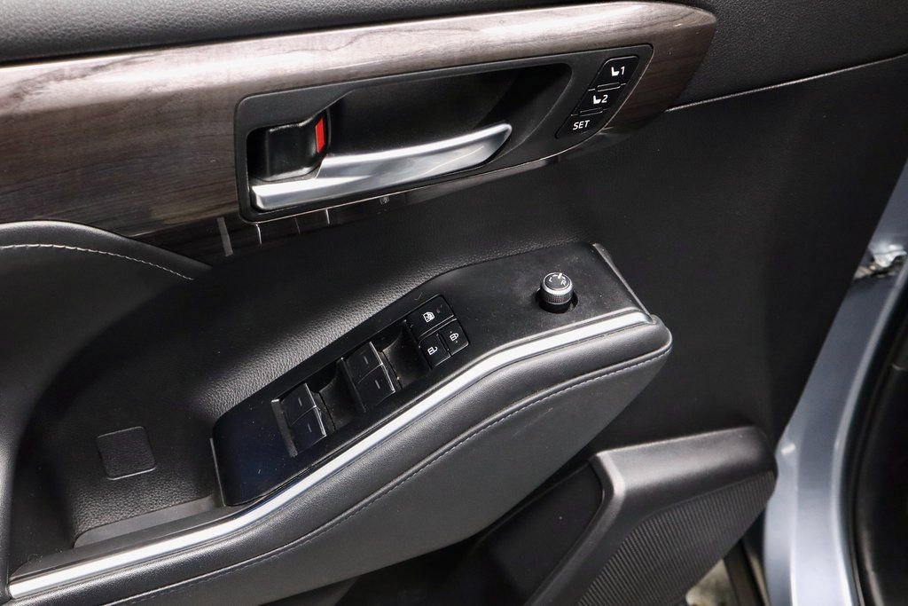 Used 2022 Toyota Highlander Limited image 26