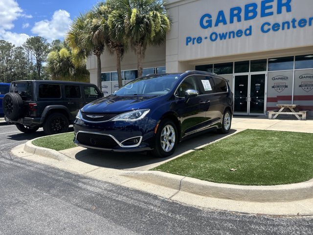 Used 2020 Chrysler Pacifica Limited w/ Advanced Safetytec Group FWD image 10