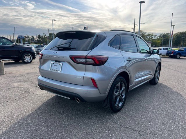 Certified 2024 Ford Escape ST-Line w/ Tech Pack #1 AWD/4WD image 4
