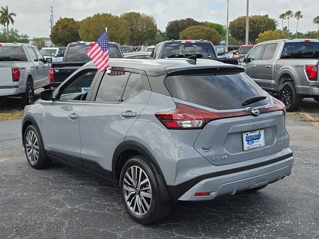 Used 2023 Nissan Kicks SV image 2