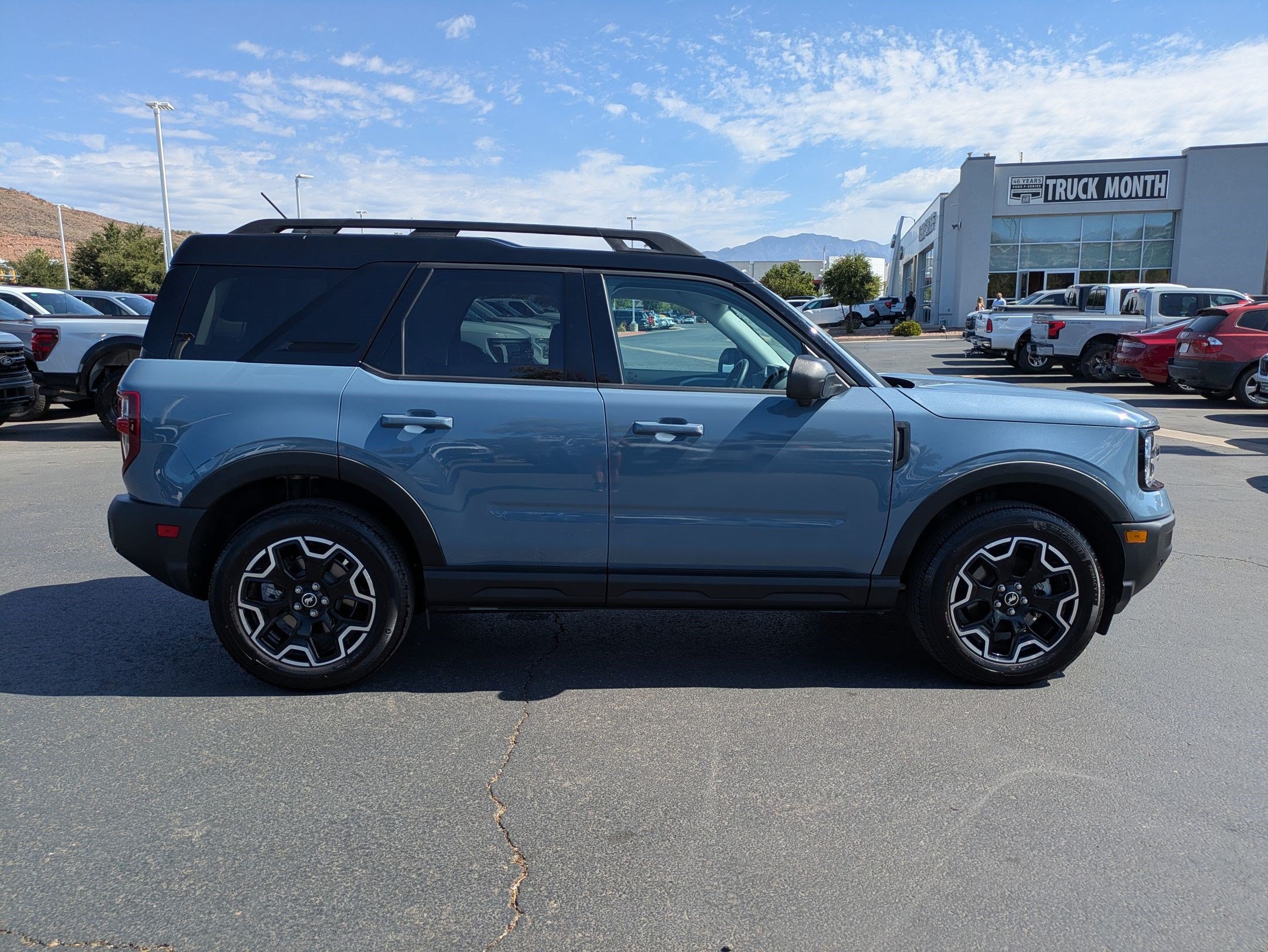 Certified 2025 Ford Bronco Sport Outer Banks w/ Outer Banks Tech Package+ AWD/4WD image 3