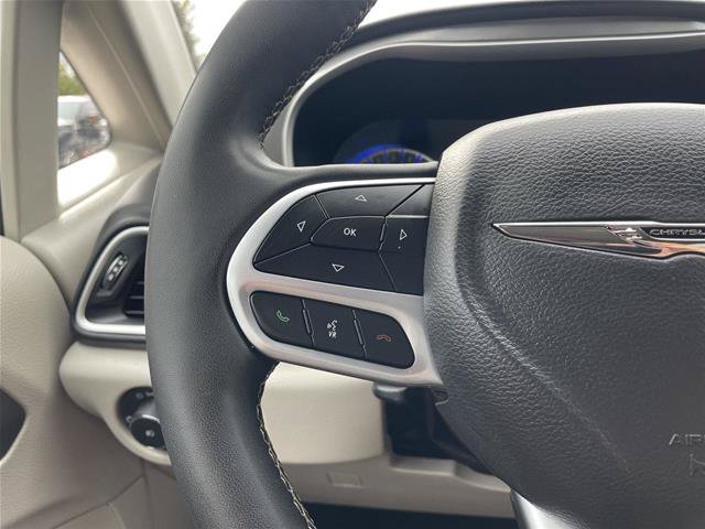 Used 2024 Chrysler Pacifica Touring-L FWD image 13