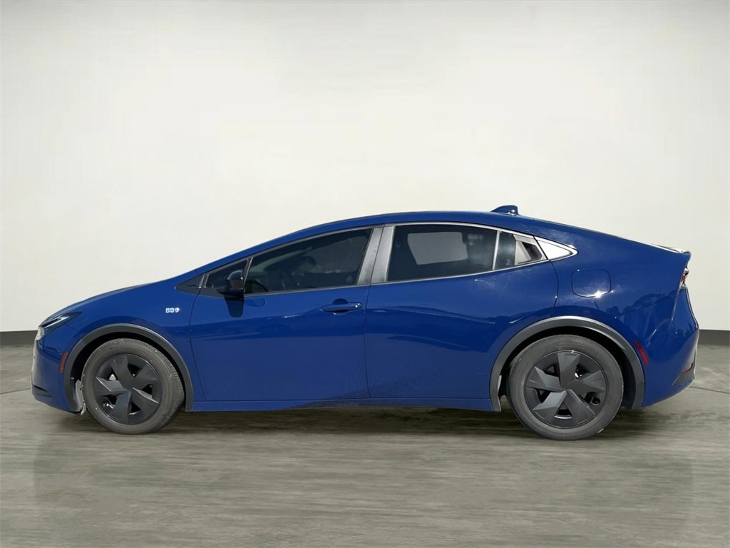 Used 2023 Toyota Prius LE image 3