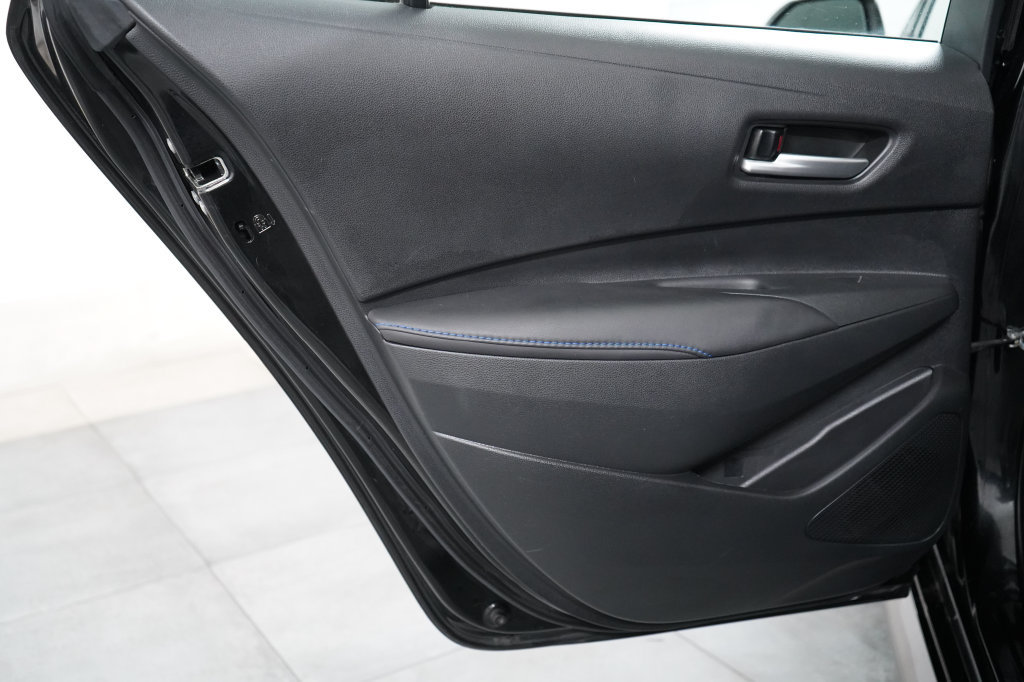 Used 2020 Toyota Corolla SE w/ SE Premium Package FWD image 30
