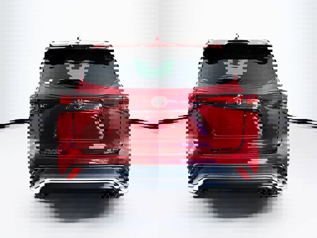 Used 2022 Toyota Highlander XSE AWD/4WD image 4